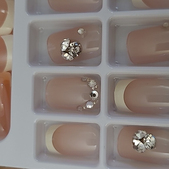 Rhinestone French Manicure Press On Nails - Picture 12 of 14